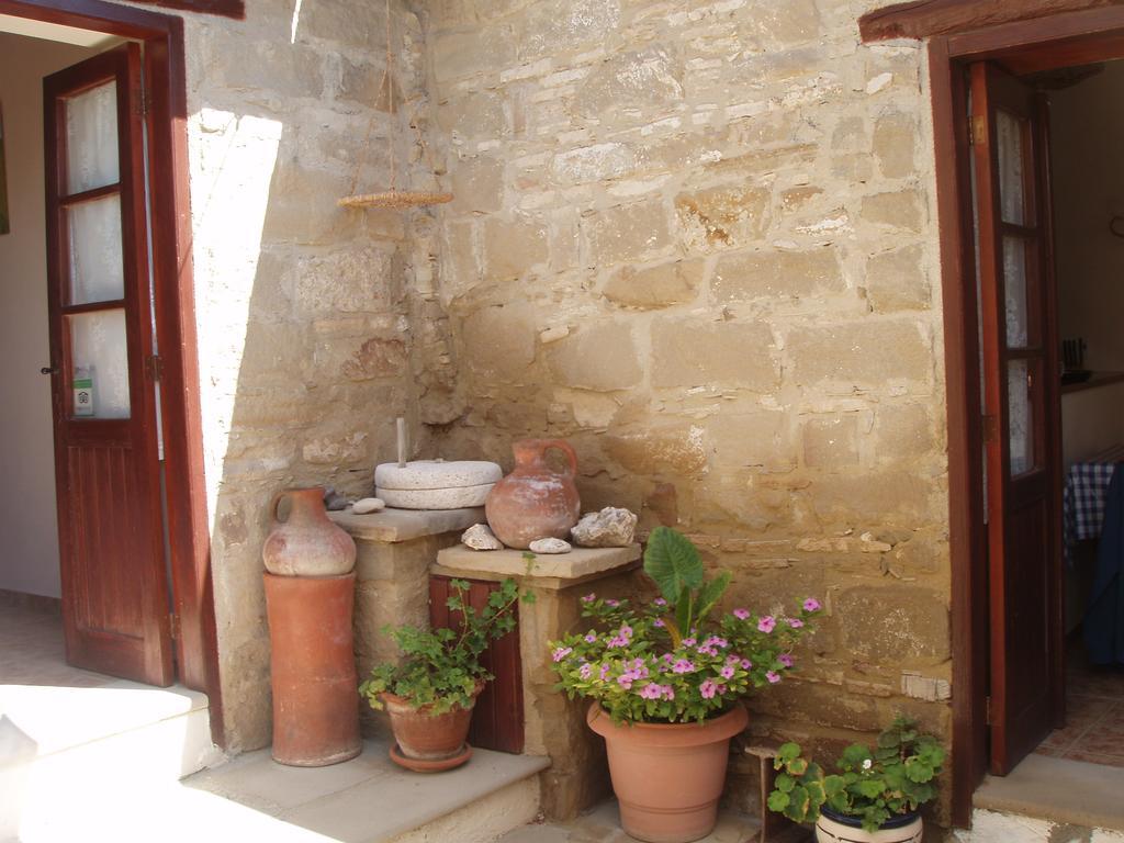 Niovi House Apartment Tochni Luaran gambar
